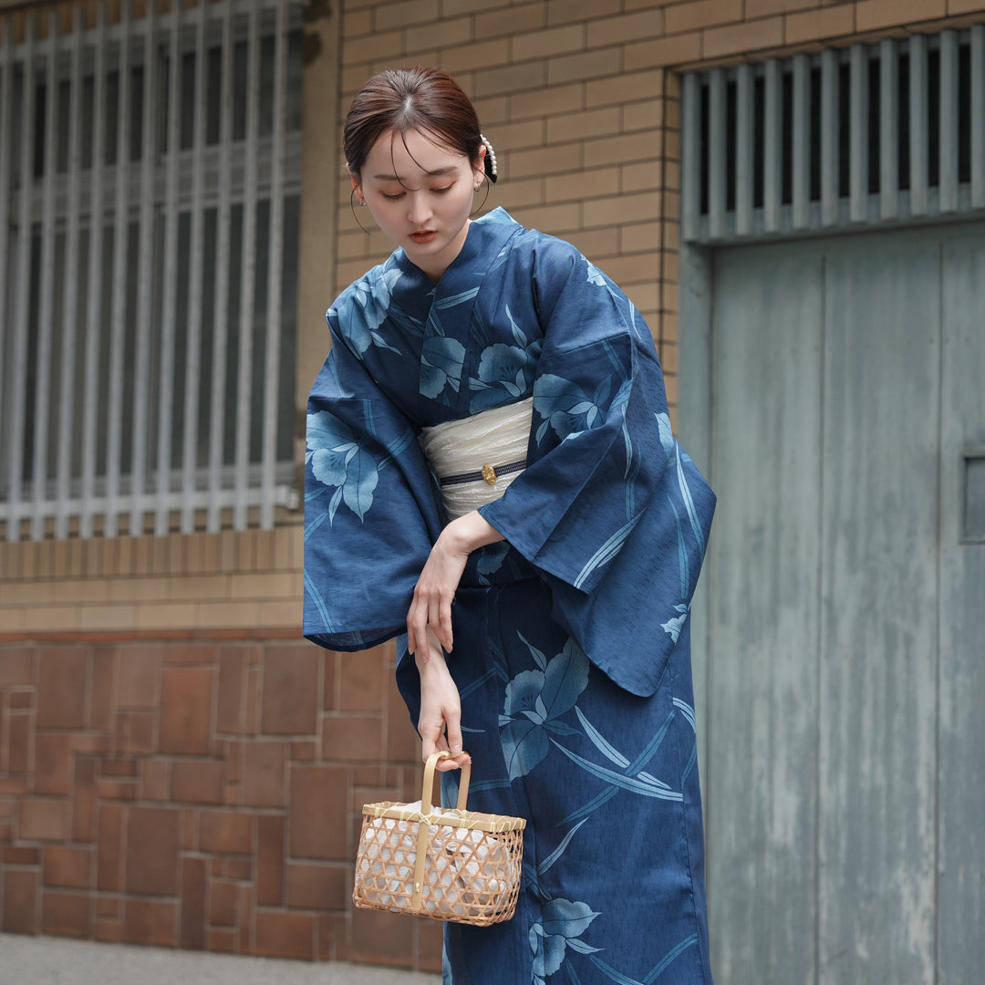 utatane 高級変わり織 浴衣3点セット（浴衣・帯・下駄）鉄紺に滲む