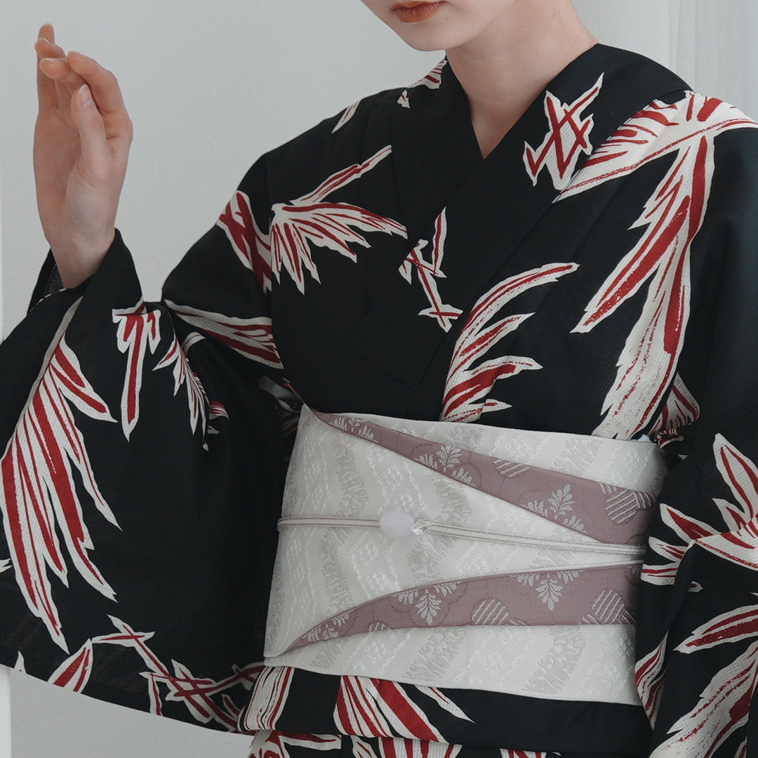 utatane 高級変わり織 浴衣3点セット（浴衣・帯・下駄）黒と赤のモダン