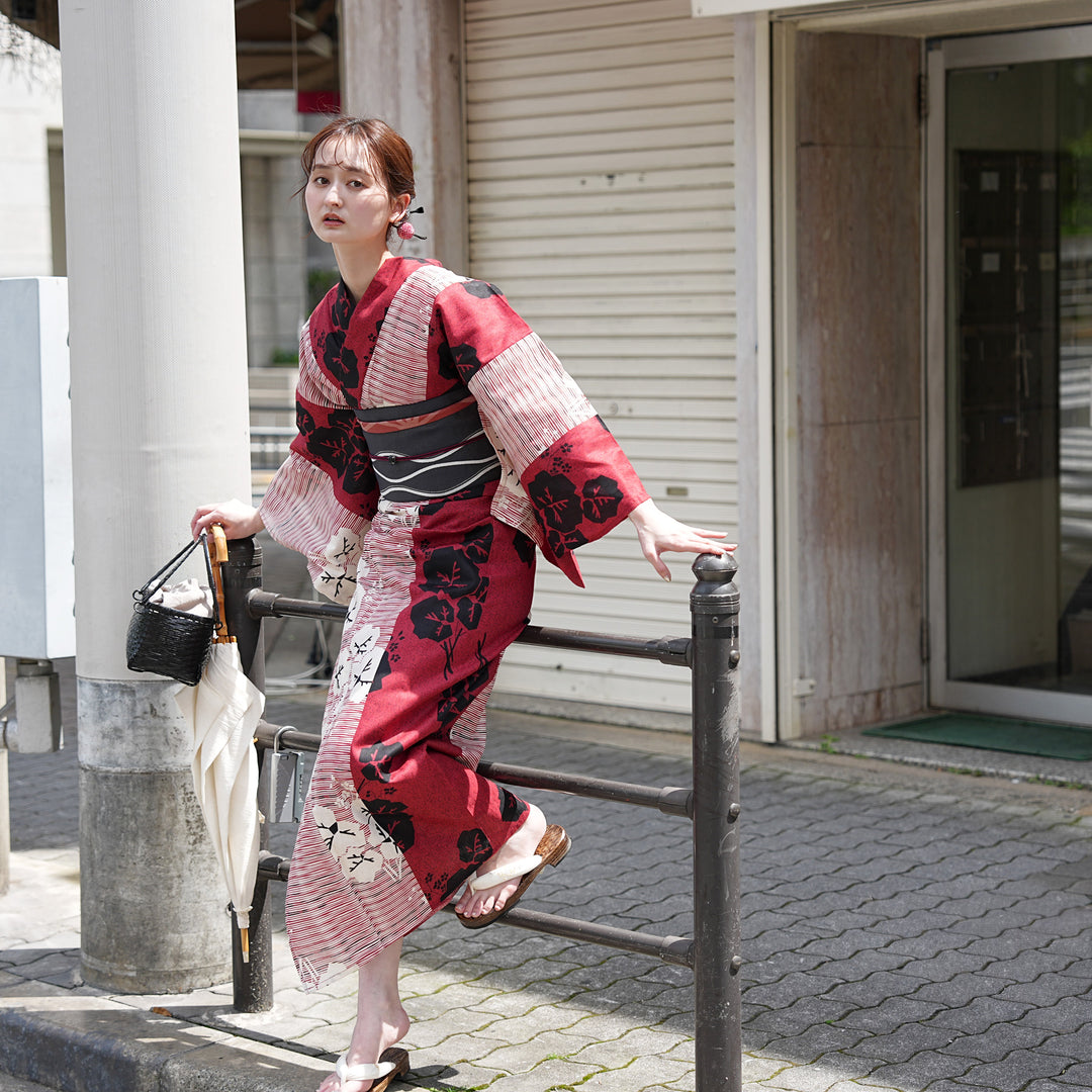 utatane 高級変わり織 浴衣3点セット（浴衣・帯・下駄）赤と黒の縞々