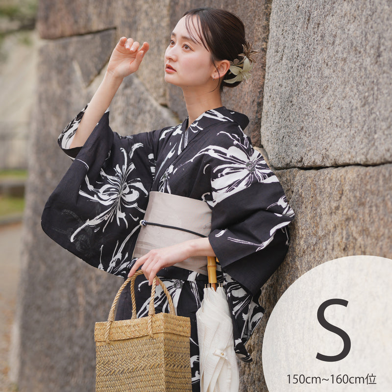 【 utatane 高級変わり織 浴衣3点セット ( ゆかた・帯・下駄 ) 粋ブラックに乱菊】Sサイズ（身長150-160cm） 国産生地 国内染色 （5011245711）