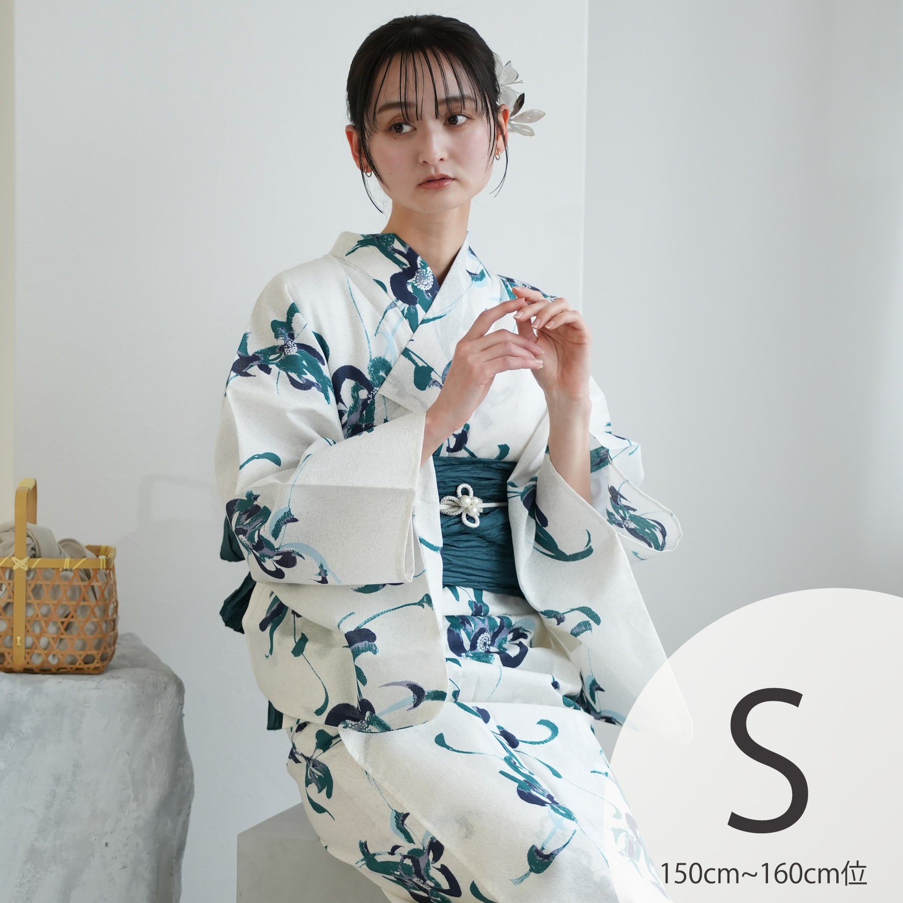 【美品】ネイビー×白　花柄　昭和レトロ　手縫い浴衣　小さめ　ミニマム　S 951e1d5a0e7fd0a34a31faa1194900