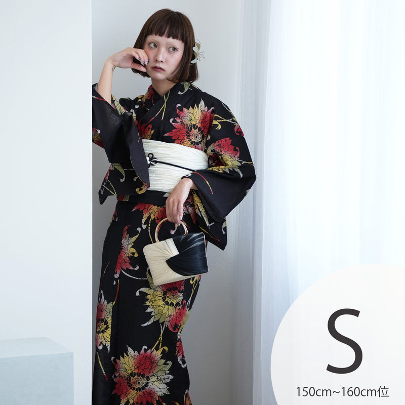 【ニコアンティーク 高級変わり織 浴衣3点セット ( ゆかた・帯・下駄 ) 黒地にアンティークローケツ柄】 Sサイズ（150-160cm） 国産生地 国内染色　個性派きもの（5011274911）