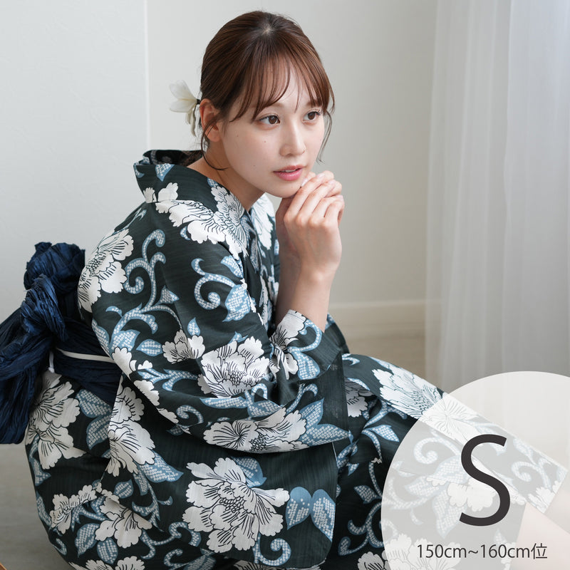 【utatane 高級変わり織 浴衣3点セット ( ゆかた・帯・下駄 ) 鉄紺に牡丹唐草】 Sサイズ（150-160cm） 国産生地 国内染色　昭和初期アンティーク復刻版（5011279311）