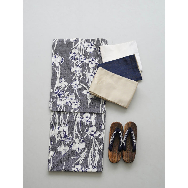 【utatane×Acka.  浴衣4点セット ( ゆかた・帯２点・下駄 ) 鮫小紋と菖蒲 navy】Acka. (@acka_official)オリジナル 限定 コラボ  フリーサイズ 国産生地 国内染色　（5020266111）