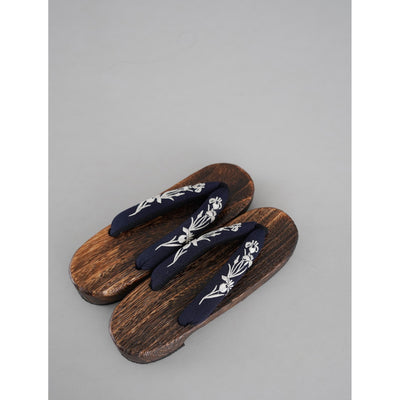 【utatane×Acka.  浴衣4点セット ( ゆかた・帯２点・下駄 ) 鮫小紋と菖蒲 navy】Acka. (@acka_official)オリジナル 限定 コラボ  フリーサイズ 国産生地 国内染色　（5020266111）