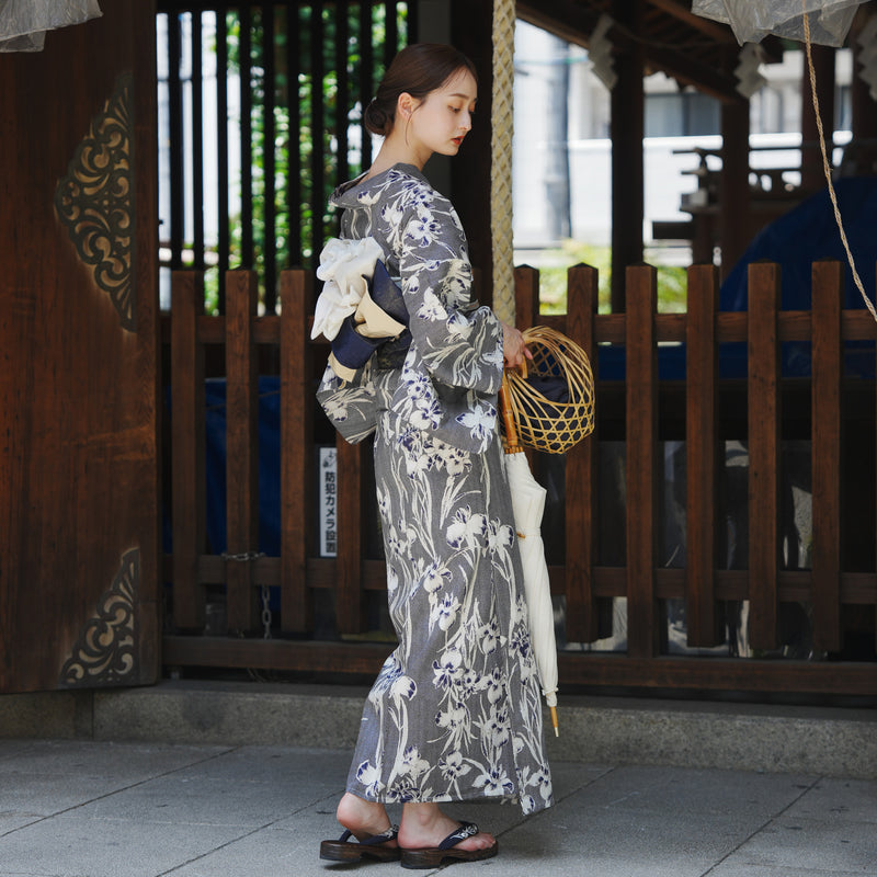 【utatane×Acka.  浴衣4点セット ( ゆかた・帯２点・下駄 ) 鮫小紋と菖蒲 navy】Acka. (@acka_official)オリジナル 限定 コラボ  フリーサイズ 国産生地 国内染色　（5020266111）