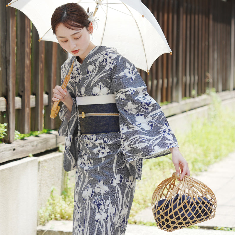 【utatane×Acka.  浴衣4点セット ( ゆかた・帯２点・下駄 ) 鮫小紋と菖蒲 navy】Acka. (@acka_official)オリジナル 限定 コラボ  フリーサイズ 国産生地 国内染色　（5020266111）