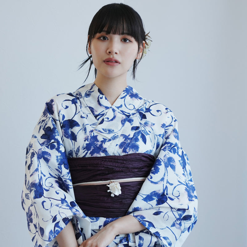 オール新品■高級着物風柄，変わり織大人浴衣 リバーシブル半幅帯，帯留め４点セット 高級変わり織 浴衣2点セット ( ゆかた・帯 )白地にくすみ
