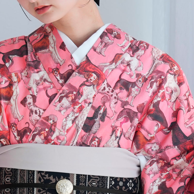 【ニコアンティーク 単衣着物 ドッグ・エキスポ ロゼ】 着物 単品 レトロ レディース ファブリック着物 ピンク 犬 チワワ アフガンハウンド ビーグル シーズー 洗える着物 日本製（5132607400）