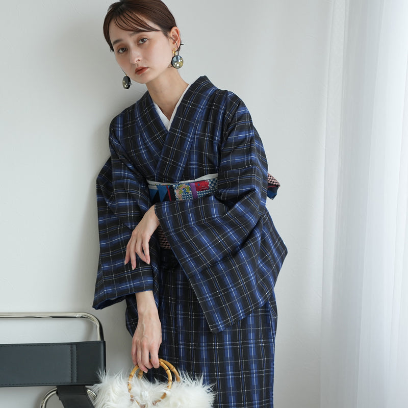 【袷着物　ブルー×ブラックのタータンチェック】きもの単品 カジュアル着物 Lサイズ ポリエステル着物 小紋 仕立て上がり（5144608101）