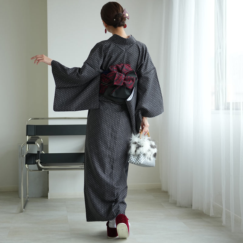 【袷着物　黒の六角形幾何学】きもの単品 カジュアル着物 M・Lサイズ ポリエステル着物 小紋 仕立て上がり（5144608201）