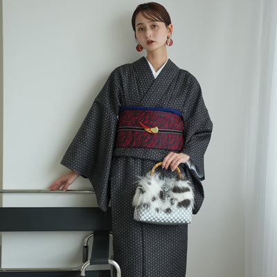 【袷着物　黒の六角形幾何学】きもの単品 カジュアル着物 M・Lサイズ ポリエステル着物 小紋 仕立て上がり（5144608201）