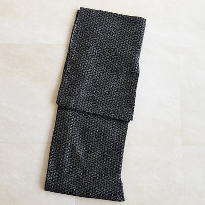 【袷着物　黒の六角形幾何学】きもの単品 カジュアル着物 M・Lサイズ ポリエステル着物 小紋 仕立て上がり（5144608201）