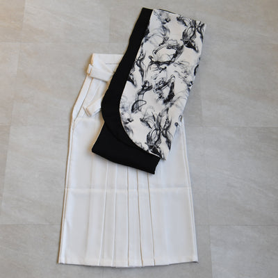 袴 2点セット 販売品 2尺袖着物  袴91cm（身長153-158cm）半身 白地に黒煙×ブラック アシンメトリー 重ね衿縫い付済  卒業式にも（5178727611）