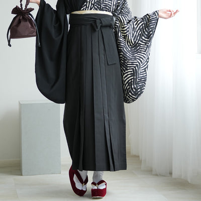 袴 2点セット 販売品 2尺袖着物 袴91cm・95cm（身長153-163cm）半身 ジオメトリック×ブラック 重ね衿縫い付済  卒業式にも（5178727701）
