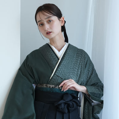 袴 2点セット 販売品 2尺袖着物  半身 月霞パイソン 翠色 アシンメトリー グリッター ラメ 蛇柄 重ね衿縫い付済  卒業式にも（5178728101）