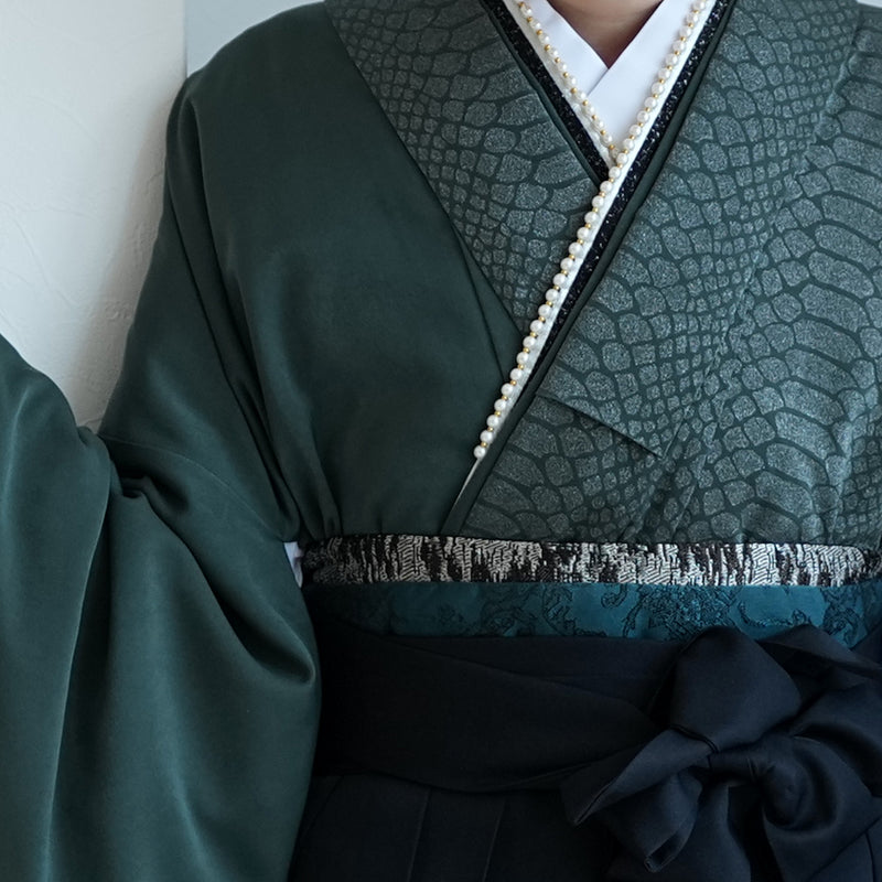 袴 2点セット 販売品 2尺袖着物  半身 月霞パイソン 翠色 アシンメトリー グリッター ラメ 蛇柄 重ね衿縫い付済  卒業式にも（5178728101）