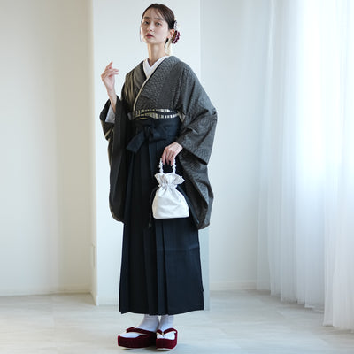 袴 2点セット 販売品 2尺袖着物  半身 月霞パイソン 黒曜色 チャコールグレー アシンメトリー グリッター ラメ 蛇柄 重ね衿縫い付済  卒業式にも（5178728301）