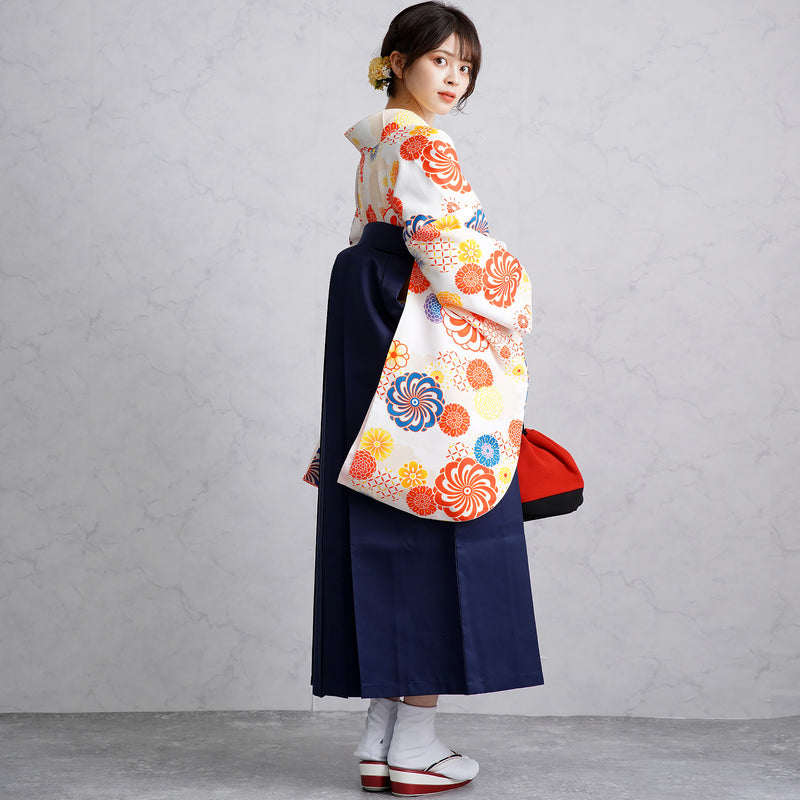 【リサイクル着物】 2尺袖着物 袴 2点セット 販売品 中古 USED きなり 赤 青 袴91cm（身長153-158cm）卒業式 大学生 ニコアンティーク（5182613811）【中古販売】