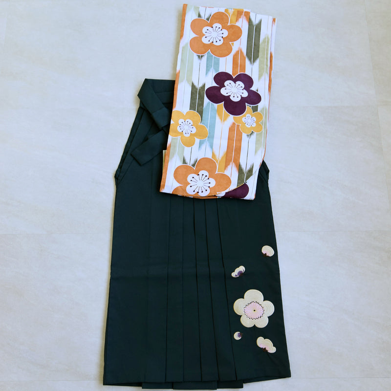 【リサイクル着物】 2尺袖着物 袴 2点セット 販売品 中古 USED 矢絣 梅 袴91cm（身長153-158cm）卒業式 大学生 ひよこ商店（5182660411）【中古販売】