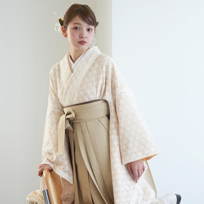 【リサイクル着物】 2尺袖着物 袴 2点セット 販売品 中古 USED  フラワーレース ホワイト 黄色 袴91cm（身長153-158cm）卒業式 大学生 （5182681511）【中古販売】