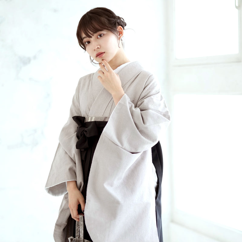【リサイクル着物】 2尺袖着物 袴 2点セット 販売品 中古 USED  ライトグレー 花柄  袴91cm（身長153-158cm）卒業式 大学生 （5182682111）【中古販売】