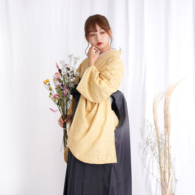 【リサイクル着物】 2尺袖着物 袴 2点セット 販売品 中古 USED  レース 花柄 黄色系  袴91cm（身長153-158cm）卒業式 大学生 （5182682611）【中古販売】