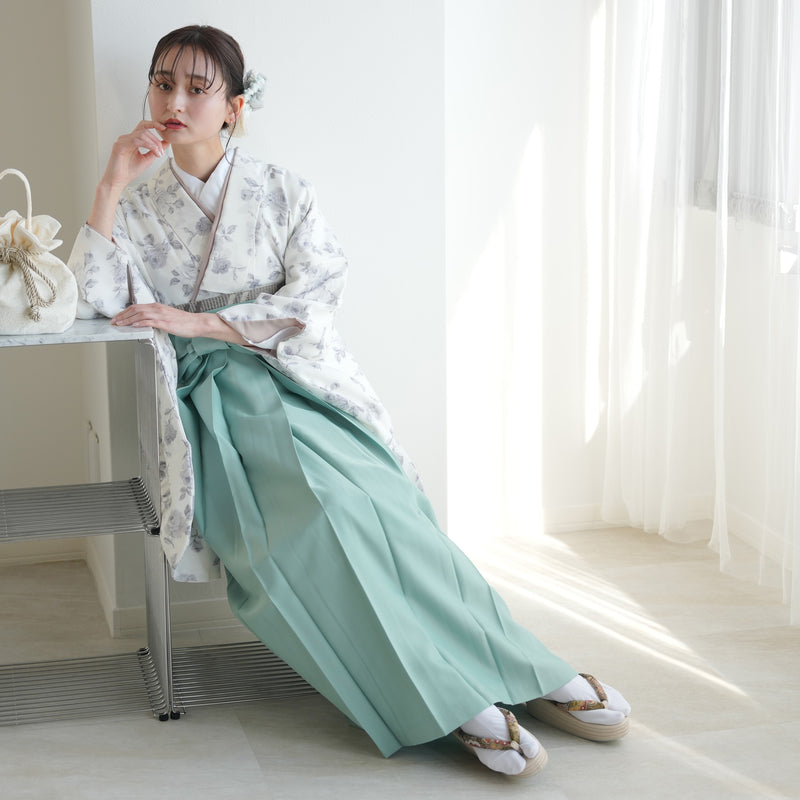 【リサイクル着物】 2尺袖着物 袴 2点セット 販売品 中古 USED  グレー バラ 小花  袴91cm（身長153-158cm）卒業式 大学生 （5182684111）【中古販売】