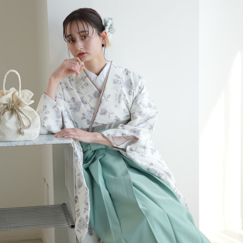 【リサイクル着物】 2尺袖着物 袴 2点セット 販売品 中古 USED  グレー バラ 小花  袴91cm（身長153-158cm）卒業式 大学生 （5182684111）【中古販売】