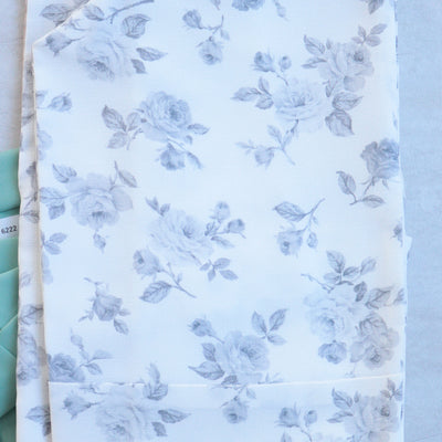 【リサイクル着物】 2尺袖着物 袴 2点セット 販売品 中古 USED  グレー バラ 小花  袴91cm（身長153-158cm）卒業式 大学生 （5182684111）【中古販売】