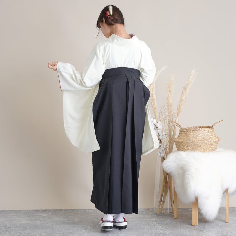 【リサイクル着物】 2尺袖着物 袴 2点セット 販売品 中古 USED  ワントーン 地紋  袴91cm（身長153-158cm）卒業式 大学生 （5182684511）【中古販売】