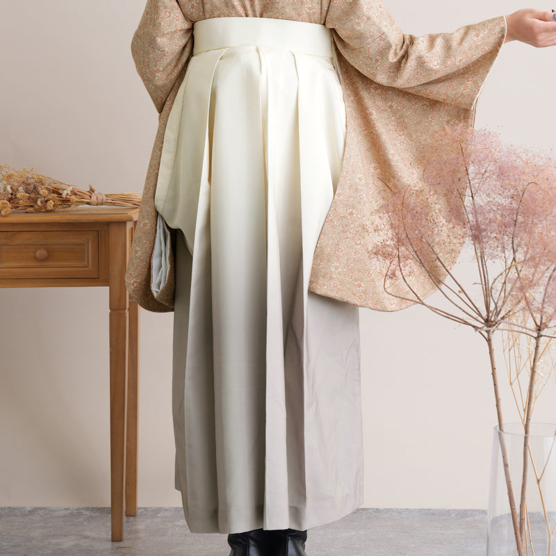 【リサイクル着物】 2尺袖着物 袴 2点セット 販売品 中古 USED ベージュ ボタニカル  袴91cm（身長153-158cm）卒業式 大学生 （5182705711）【中古販売】