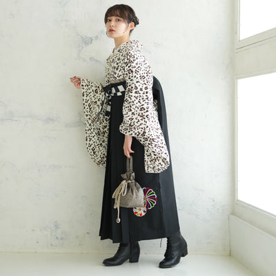 【リサイクル着物】 2尺袖着物 袴 2点セット 販売品 中古 USED ヒョウ  袴95cm（身長約158-163cm）卒業式 大学生 （5183660811）【中古販売】