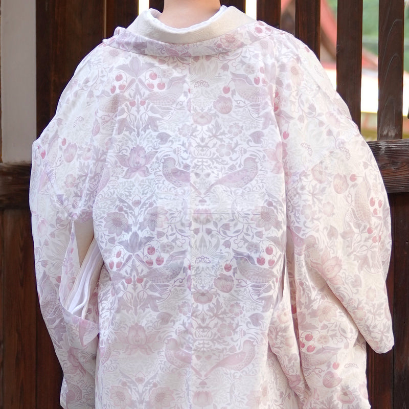 【薄羽織  ウィリアムモリス Strawberry Thief(イチゴ泥棒) ローザ　オパール加工】長羽織  国産生地 フリーサイズ  透け感 ピンク ベビーピンク ニコアンティーク（5223613400）