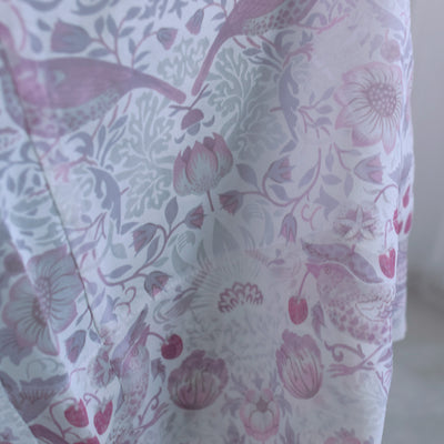 【薄羽織  Strawberry Thief(イチゴ泥棒) ローザ オパール加工】長羽織  国産生地 フリーサイズ  透け感 ピンク ベビーピンク ニコアンティーク Fabric by BEST OF MORRIS ベスト・オブ・モリス（5223613400）