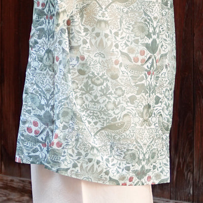 【薄羽織  Strawberry Thief(イチゴ泥棒) ブルーグリーン オパール加工】長羽織  国産生地 フリーサイズ  透け感 深緑 ニコアンティーク Fabric by BEST OF MORRIS ベスト・オブ・モリス（5223613500）