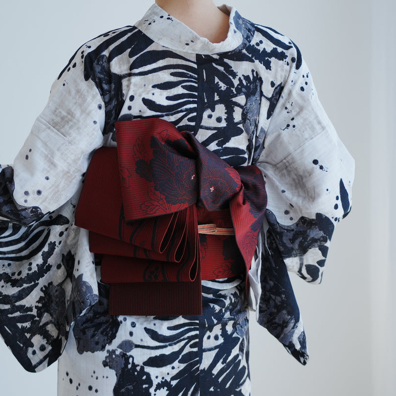 【半幅帯 博多織 牡丹 レッド×ブラック】帯単品 小袋帯 長尺 正絹 リバーシブル 日本製 本場筑前博多織 紋小巾袋帯 証紙付き（5279625000）