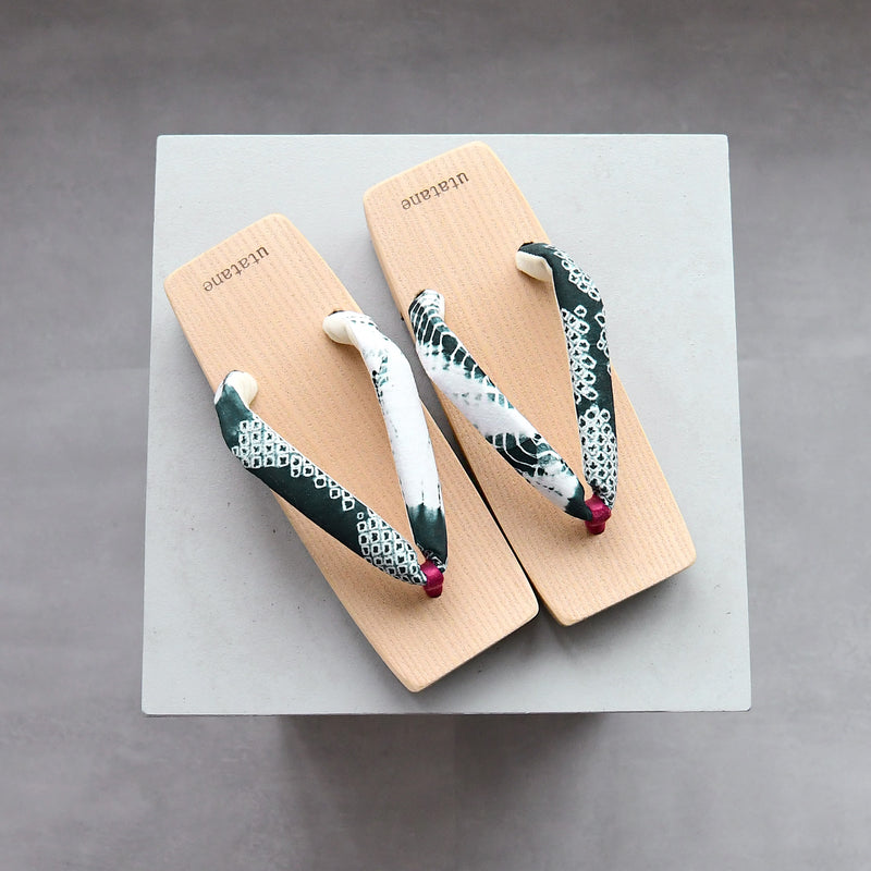 【高級桐下駄 utatane 角型右近 白木】単品 Sサイズ レディース 有松絞り鼻緒  国産 日本製 （5300607700）