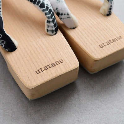 【高級桐下駄 utatane 角型右近 白木】単品 Sサイズ レディース 有松絞り鼻緒  国産 日本製 （5300607700）