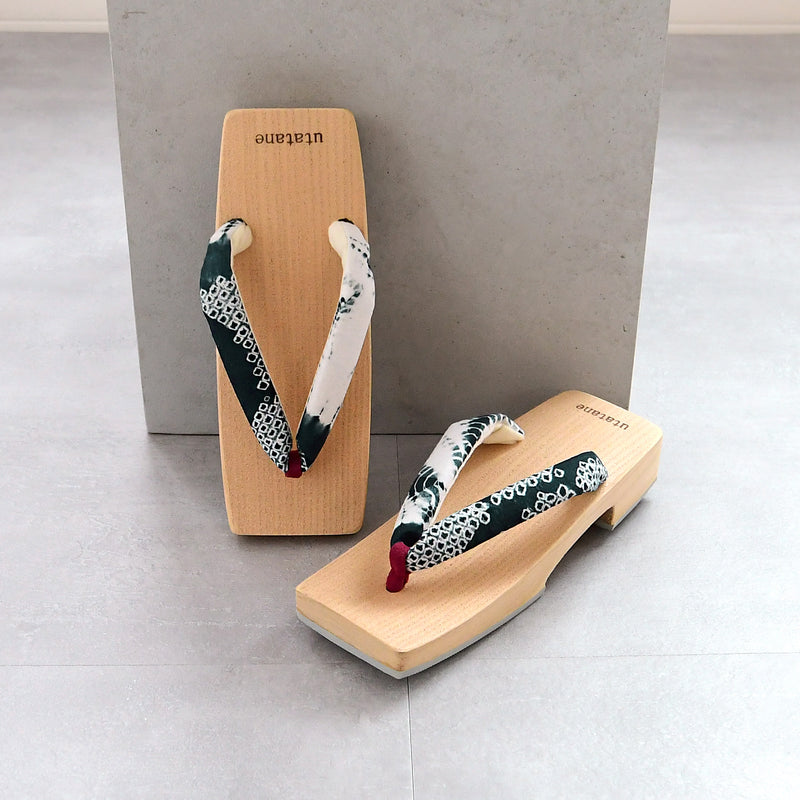 【高級桐下駄 utatane 角型右近 白木】単品 Sサイズ レディース 有松絞り鼻緒  国産 日本製 （5300607700）