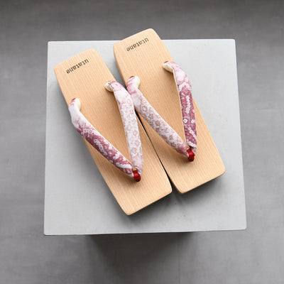 【高級桐下駄 utatane 角型右近 白木】単品 Mサイズ レディース 有松絞り鼻緒  国産 日本製 （5301621200）