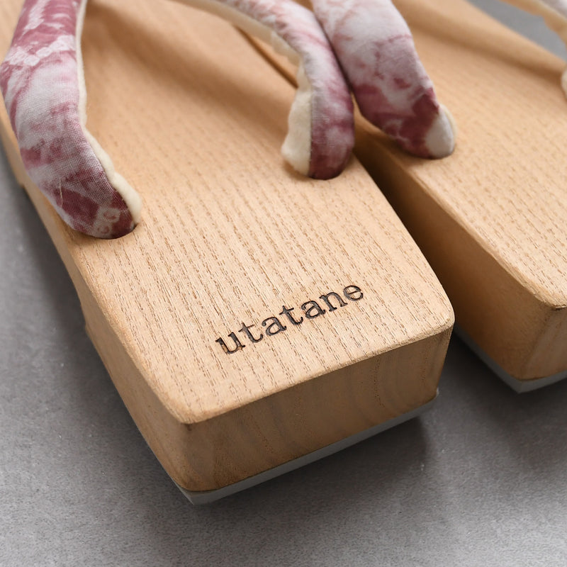 【高級桐下駄 utatane 角型右近 白木】単品 Mサイズ レディース 有松絞り鼻緒  国産 日本製 （5301621200）