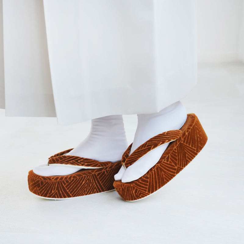 【ニコアンティーク 草履 単品 シャモン・シナモン 】 ライトブラウン モケット生地 成人式振袖や卒業式袴にも （5329612000）