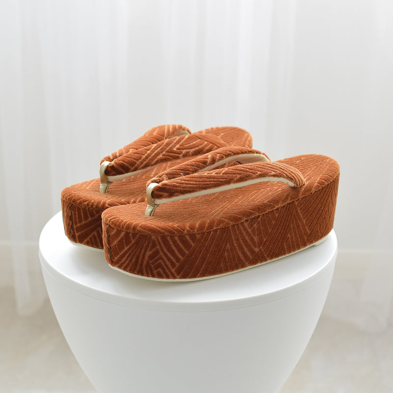 【ニコアンティーク 草履 単品 シャモン・シナモン 】 ライトブラウン モケット生地 成人式振袖や卒業式袴にも （5329612000）