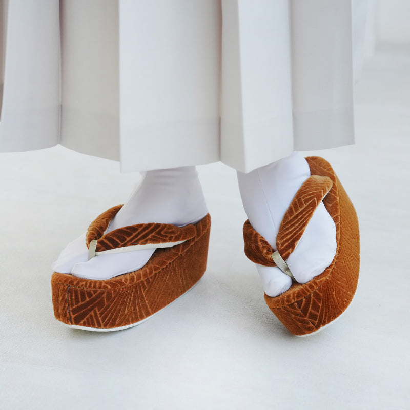 【ニコアンティーク 草履 単品 シャモン・シナモン 】 ライトブラウン モケット生地 成人式振袖や卒業式袴にも （5329612000）