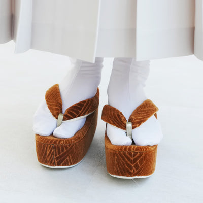 【ニコアンティーク 草履 単品 シャモン・シナモン 】 ライトブラウン モケット生地 成人式振袖や卒業式袴にも （5329612000）