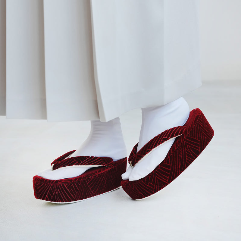 【ニコアンティーク 草履 単品 シャモン・フレイム 】 赤 モケット生地 成人式振袖や卒業式袴にも （5329612200）