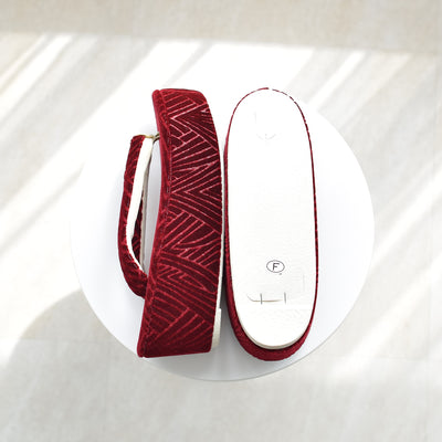 【ニコアンティーク 草履 単品 シャモン・フレイム 】 赤 モケット生地 成人式振袖や卒業式袴にも （5329612200）