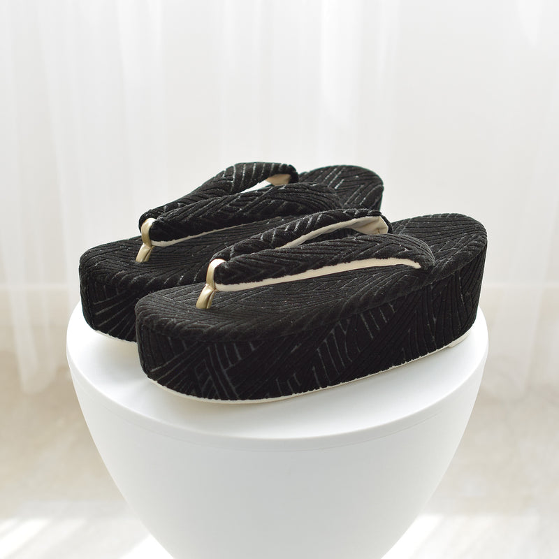 【ニコアンティーク 草履 単品 シャモン・オディール 】 黒 モケット生地 成人式振袖や卒業式袴にも （5329612300）