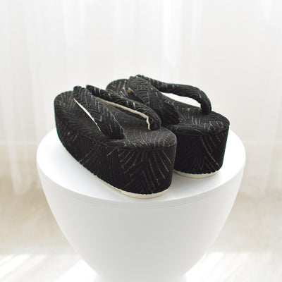 【ニコアンティーク 草履 単品 シャモン・オディール 】 黒 モケット生地 成人式振袖や卒業式袴にも （5329612300）